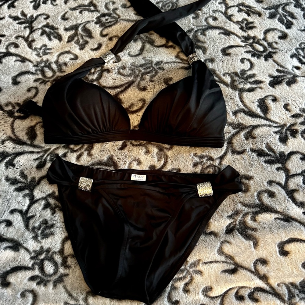 Women’s swim suit